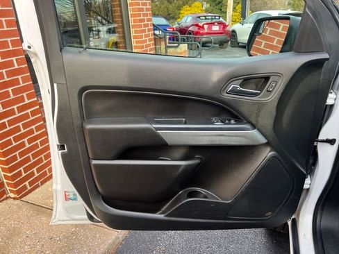 Used 2022 Chevrolet Colorado LT w/ Fleet Safety Package image 22