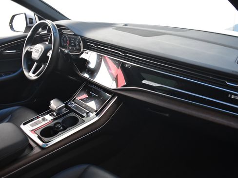 Used 2021 Audi Q8 Premium Plus w/ Premium Plus Package image 29