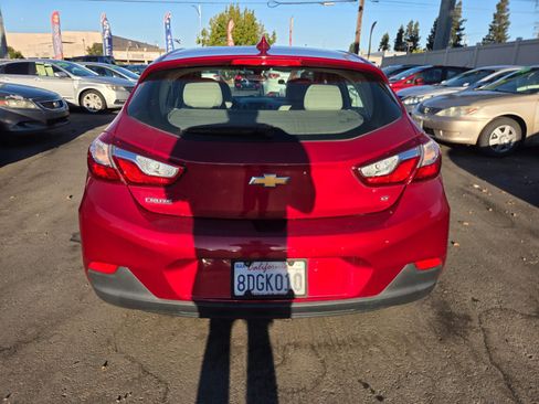 Used 2018 Chevrolet Cruze LT w/ Convenience Package FWD image 3