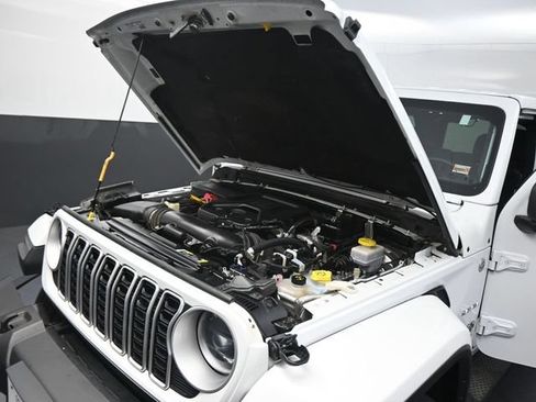 Used 2024 Jeep Wrangler Unlimited Sahara AWD/4WD image 20