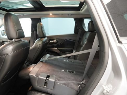 Used 2019 Jeep Cherokee Limited AWD/4WD image 31