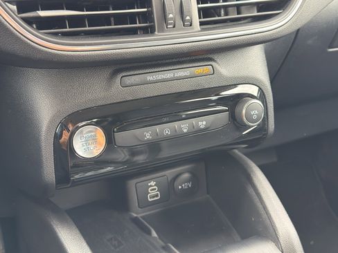 Used 2025 Ford Escape Platinum AWD/4WD image 21