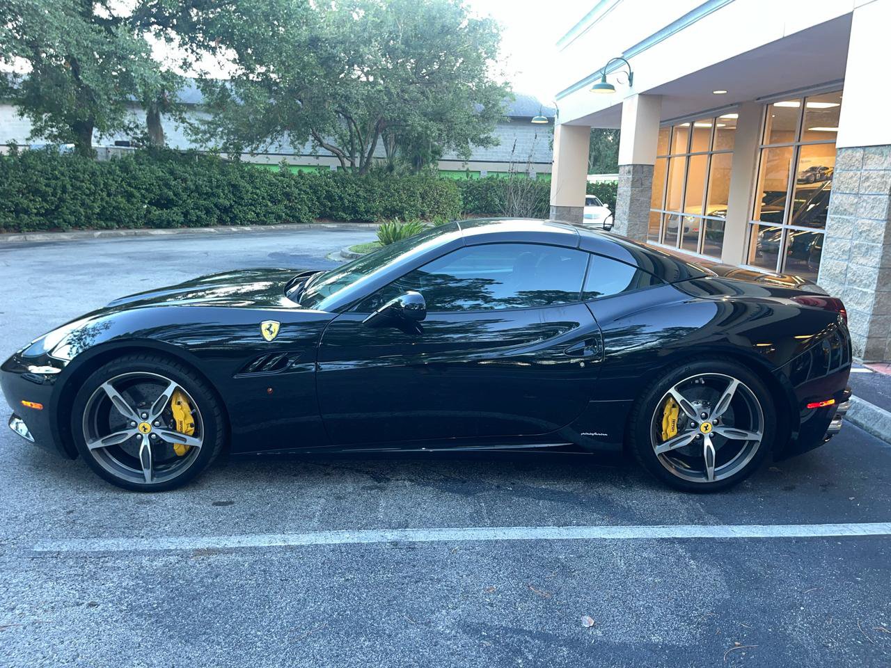 Used 2010 Ferrari California RWD image 24