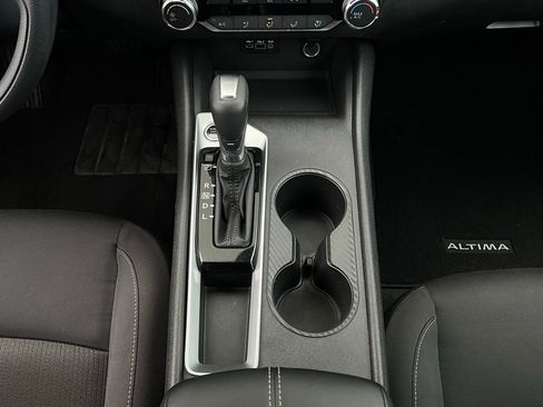 Used 2025 Nissan Altima 2.5 SV image 15