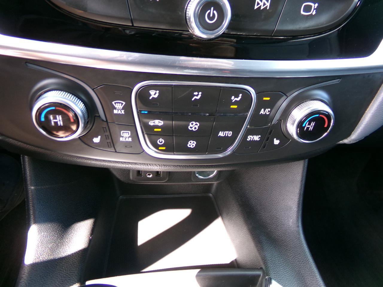 Used 2020 Chevrolet Traverse LT AWD/4WD image 29