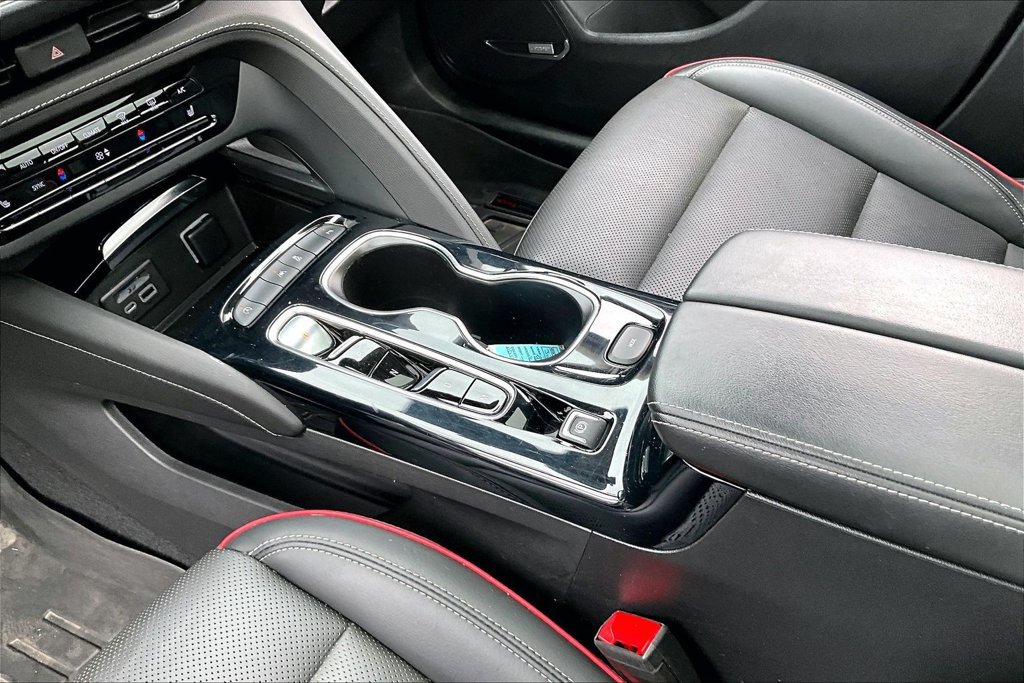 Used 2022 Buick Envision Essence w/ Technology Package I FWD image 18