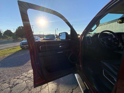 Used 2019 RAM 1500 Laramie AWD/4WD image 19