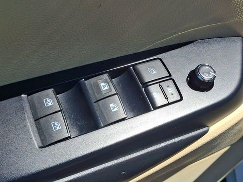 Used 2018 Toyota Highlander XLE AWD/4WD image 26