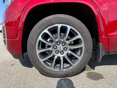 Used 2021 GMC Acadia Denali w/ Denali Technology Package FWD image 14