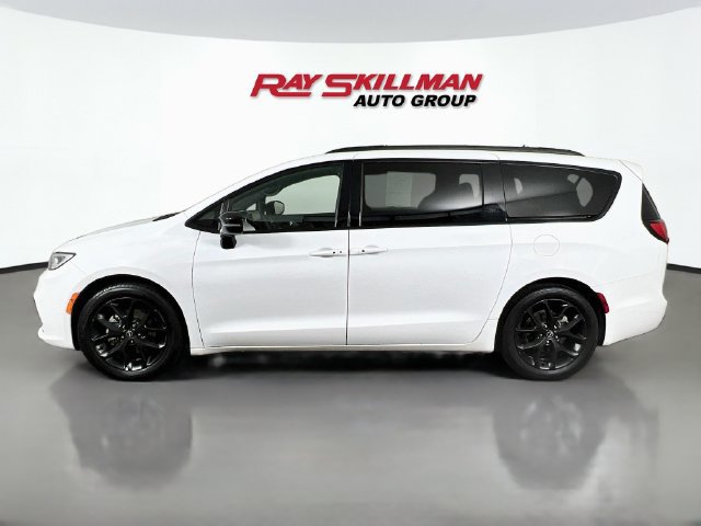 Used 2025 Chrysler Pacifica Limited FWD image 4