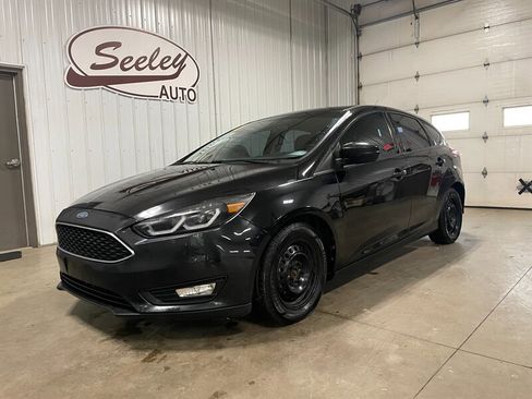 Used 2015 Ford Focus SE w/ Equipment Group 201A image 2