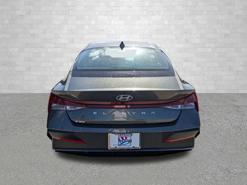 Certified 2025 Hyundai Elantra SEL image 3