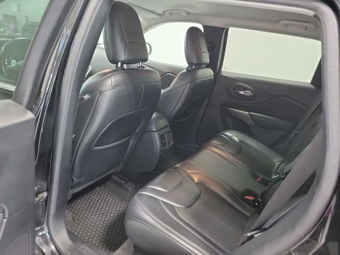 Used 2020 Jeep Cherokee Latitude Plus w/ Cold Weather Group AWD/4WD image 27