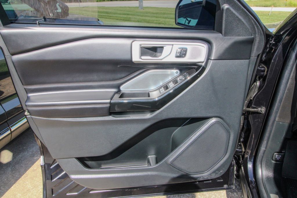 Used 2021 Ford Explorer Platinum w/ Equipment Group 601A AWD/4WD image 15