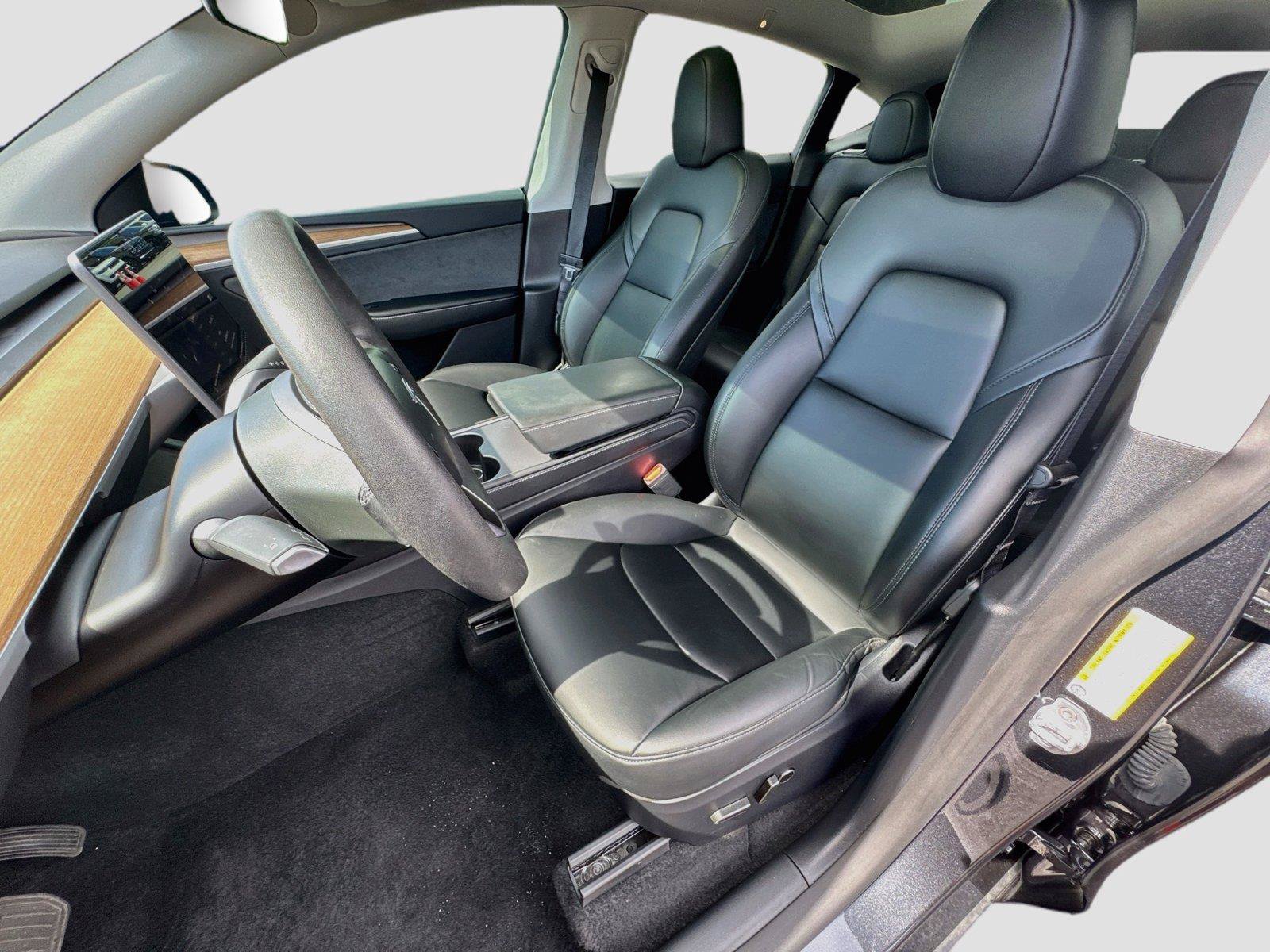 Used 2025 Tesla Model Y Long Range RWD image 9