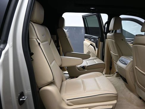 Certified 2024 Cadillac Escalade ESV Premium Luxury AWD/4WD image 21