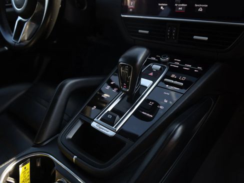 Used 2019 Porsche Cayenne AWD/4WD image 19