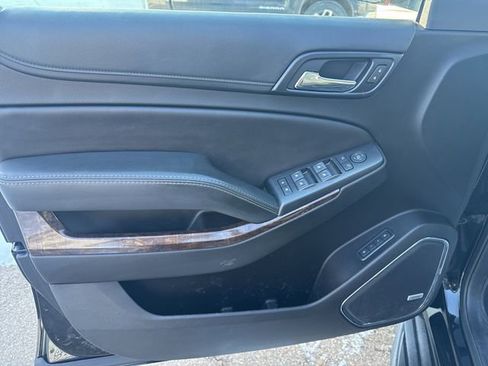 Used 2019 Chevrolet Suburban LT image 12