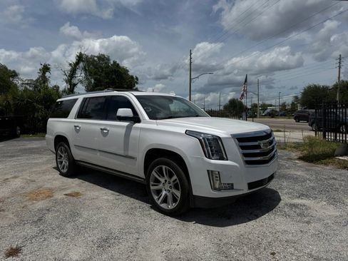 Used 2016 Cadillac Escalade ESV Premium RWD image 3
