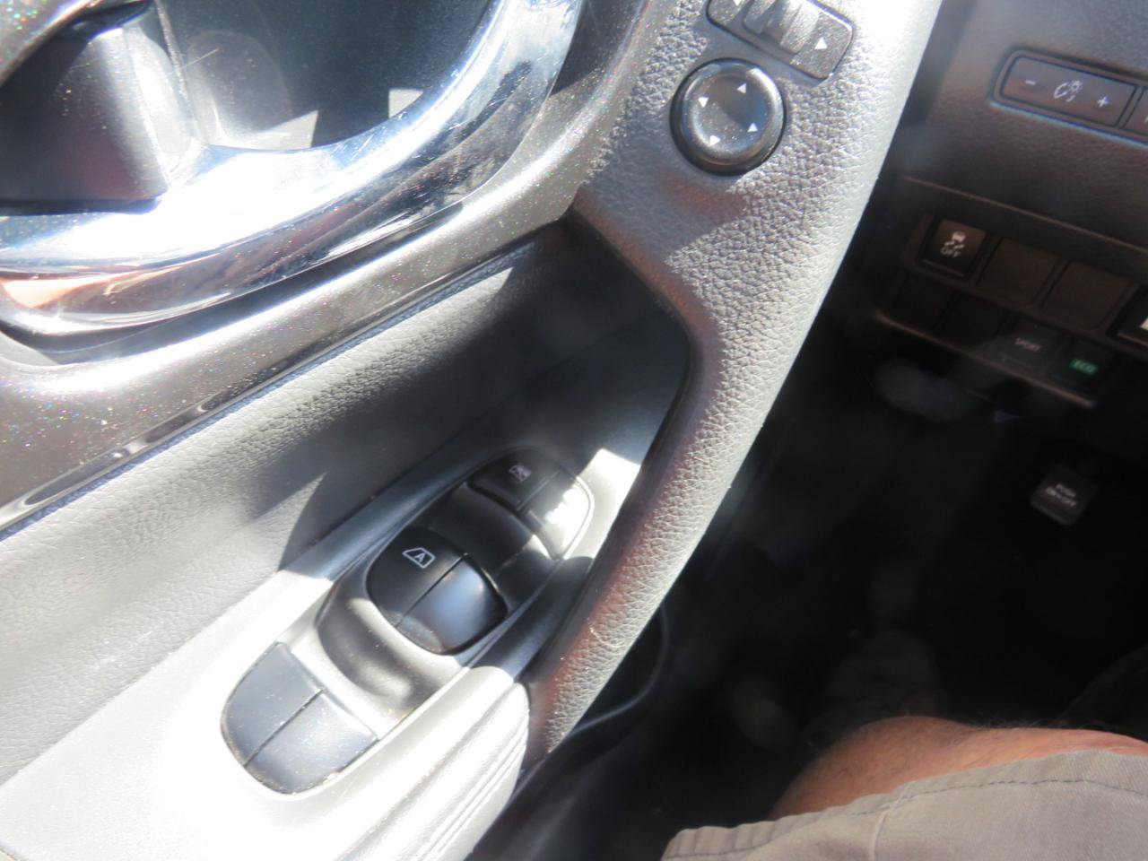 Used 2018 Nissan Rogue S FWD image 22