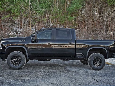 New 2026 Chevrolet Silverado 2500 ZR2 w/ LPO, Dark Essentials Package image 5