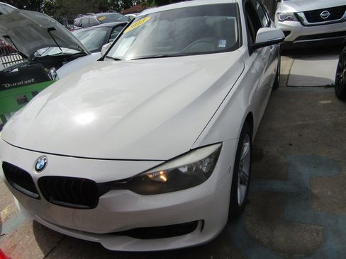 Used 2013 BMW 320i Sedan image 2