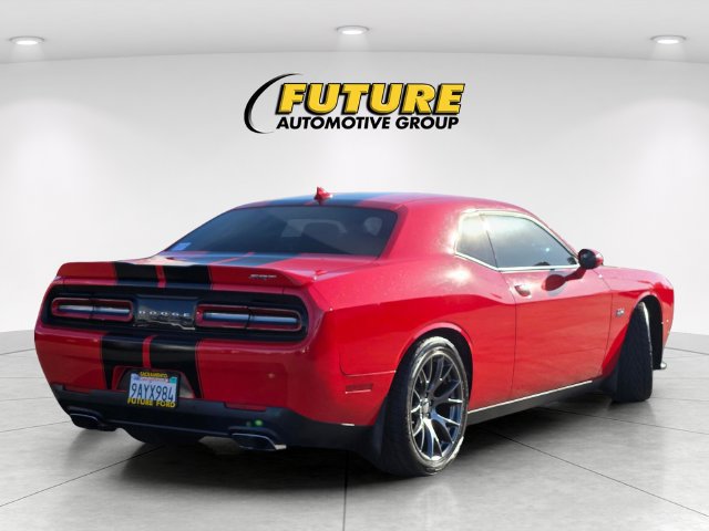 Used 2015 Dodge Challenger SRT w/ Technology Group RWD image 4