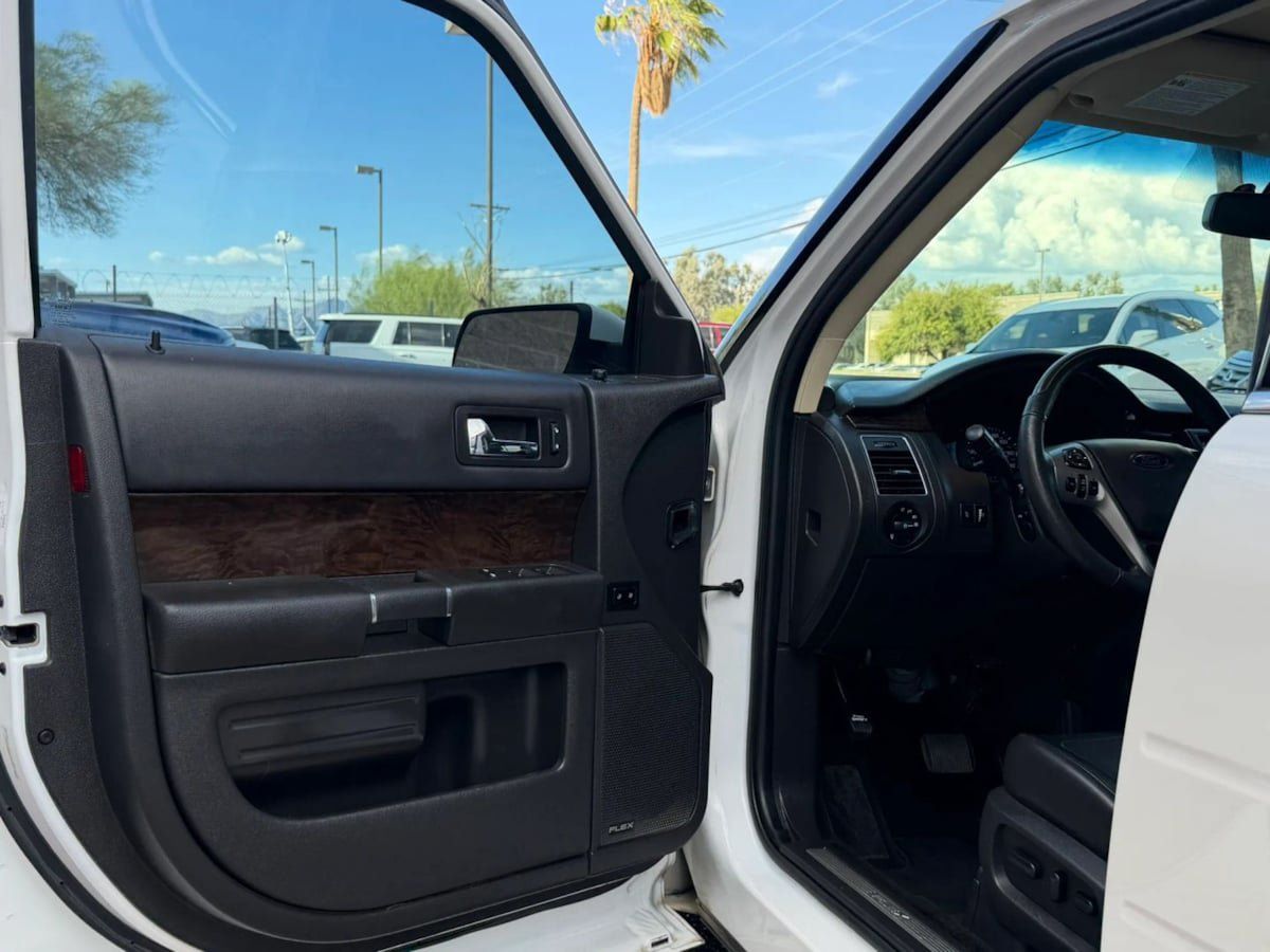 Used 2018 Ford Flex Limited w/ Equipment Group 303A AWD/4WD image 39