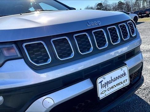 Used 2024 Jeep Compass Latitude AWD/4WD image 32