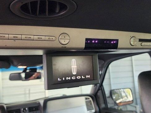 Used 2010 Lincoln Navigator L 4WD image 32