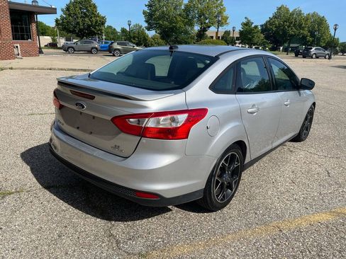 Used 2014 Ford Focus SE w/ Equipment Group 201A FWD image 5