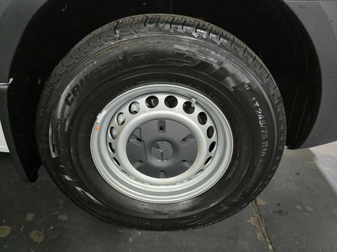 Used 2025 Mercedes-Benz Sprinter 2500 image 9