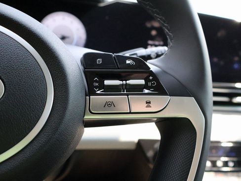 New 2025 Hyundai Elantra Limited image 29