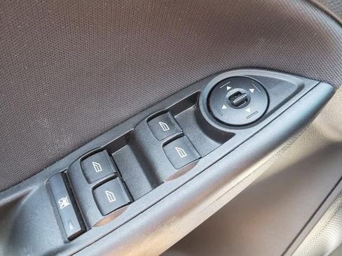 Used 2018 Ford Focus SE FWD image 23