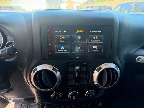 Used 2017 Jeep Wrangler Unlimited Sahara AWD/4WD image 23