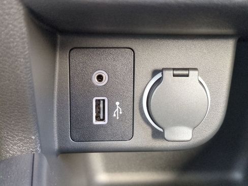 New 2025 Nissan Kicks Play S image 21