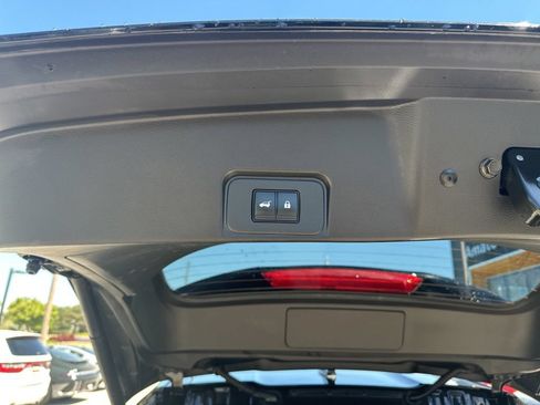 Used 2025 Nissan Rogue SV FWD image 13