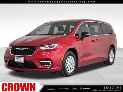 New 2026 Chrysler Pacifica Select
