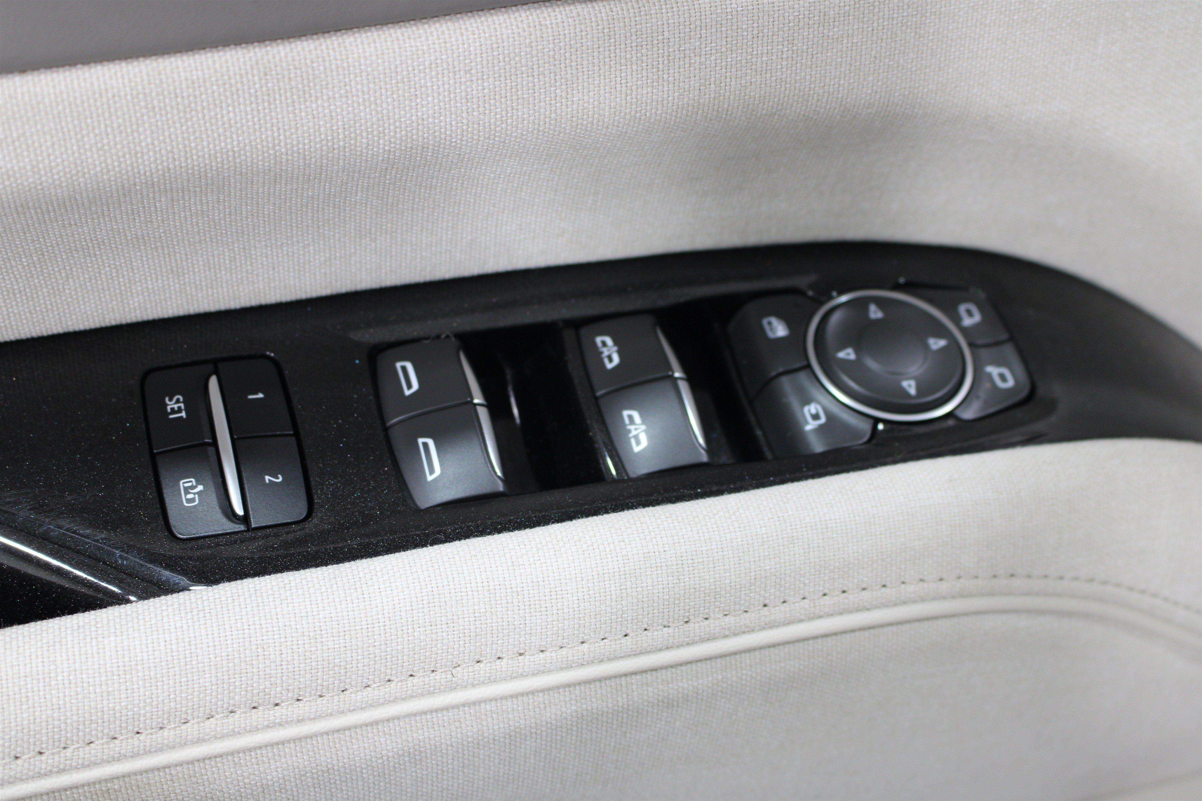 Used 2023 Cadillac Escalade Sport Platinum AWD/4WD image 7