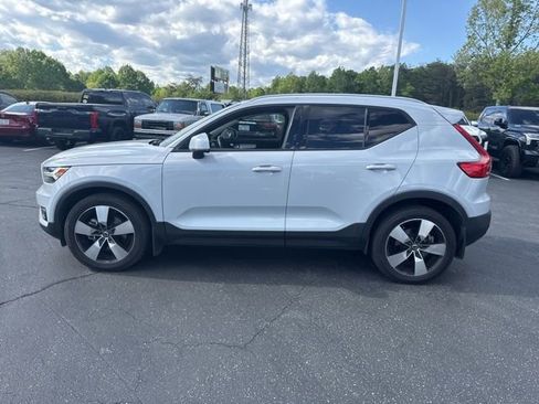 Used 2021 Volvo XC40 T5 Momentum image 8