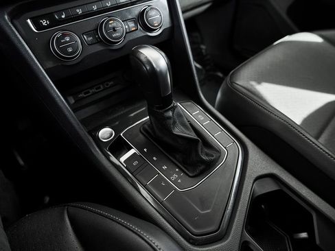 Used 2020 Volkswagen Tiguan SE FWD image 40