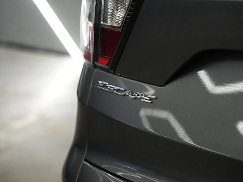 Used 2017 Ford Escape SE FWD image 14