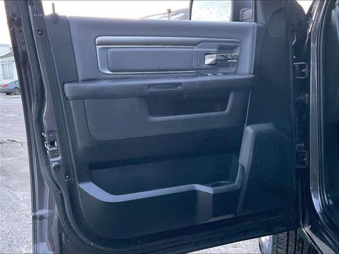 Used 2024 RAM 1500 Classic SLT image 9