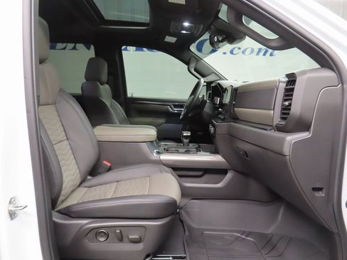 Used 2025 Chevrolet Silverado 1500 ZR2 w/ Technology Package image 34