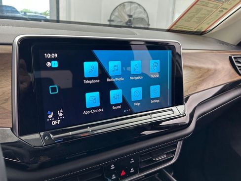 Used 2024 Volkswagen Atlas SE FWD image 25