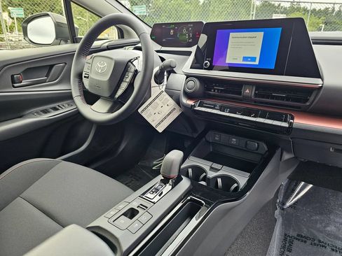 New 2026 Toyota Prius Plug-In Hybrid FWD image 11