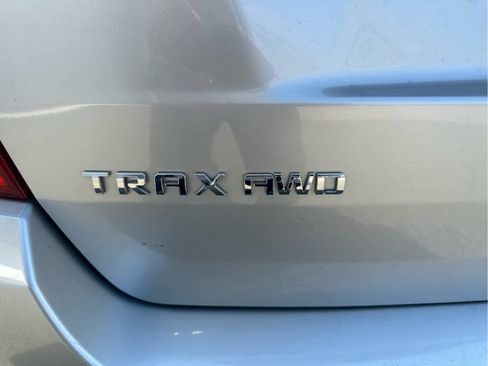 Used 2017 Chevrolet Trax LT w/ LT Convenience Package image 8