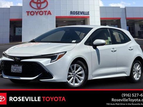 Certified 2025 Toyota Corolla SE FWD image 1