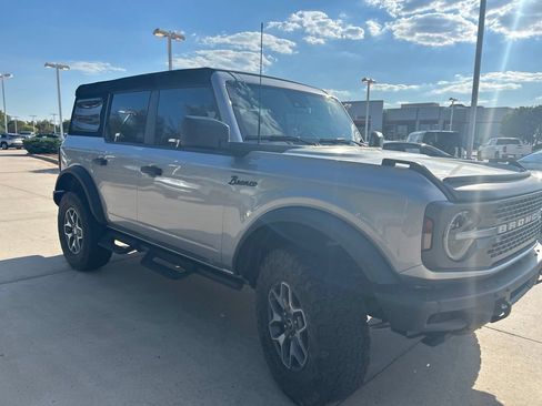 Used 2024 Ford Bronco Badlands AWD/4WD image 3