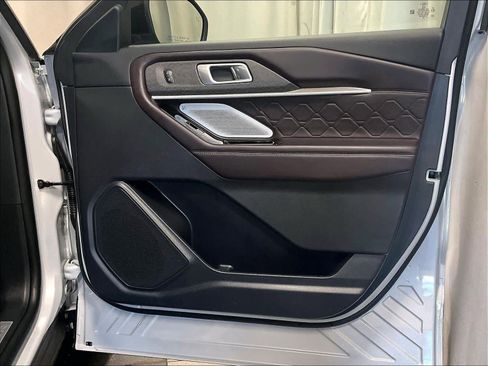 Used 2025 Ford Explorer Platinum w/ LUX Leather Package image 12